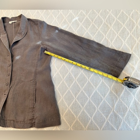 Eileen Fisher Women’s 100% Linen Grey gray button front jacket. Size large - Picture 5 of 11